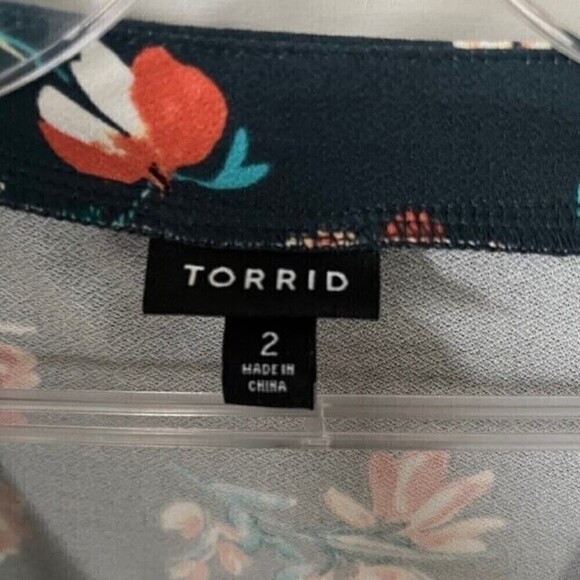 Torrid Green Floral Knit Crepe Peplum Faux Wrap Top Size 2 2X - Picture 8 of 9